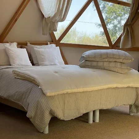 Luxury tent Dome Insolite Lichen Jacuzzi Et Petits-dejeuners Inclus