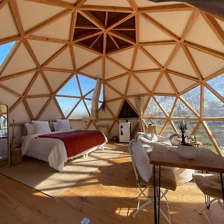 Tente de luxe Dome Insolite Lichen Jacuzzi Et Petits-dejeuners Inclus *