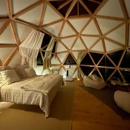 Luxury tent Dome Insolite Lichen Jacuzzi Et Petits-dejeuners Inclus