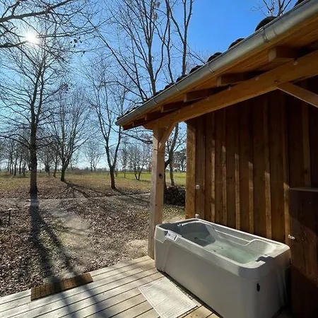 Dome Insolite Lichen Jacuzzi Et Petits-dejeuners Inclus Luxury tent *