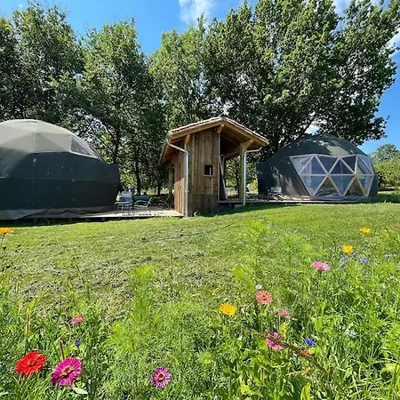 Luxury tent Dome Insolite Lichen Jacuzzi Et Petits-dejeuners Inclus *