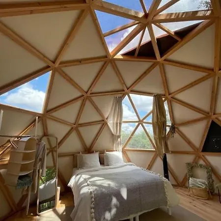 Dome Insolite Lichen Jacuzzi Et Petits-dejeuners Inclus Luxury tent Gondrin