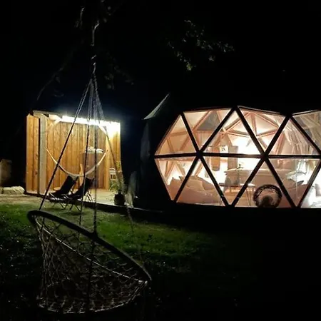 Tente de luxe Dome Insolite Lichen Jacuzzi Et Petits-dejeuners Inclus