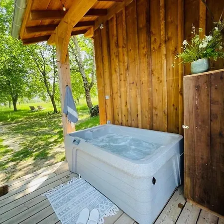 Luxury tent Dome Insolite Lichen Jacuzzi Et Petits-dejeuners Inclus *
